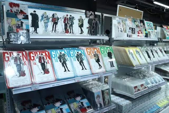 ギヴン展」（東京凱旋）のフォトレポートが公開！ 新規エリアや真冬と