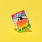 「クレヨンしんちゃん ケツだけ星人グミ」が発売！　リアルな造形に思わず笑ってしまうインパクト抜群の駄菓子が登場