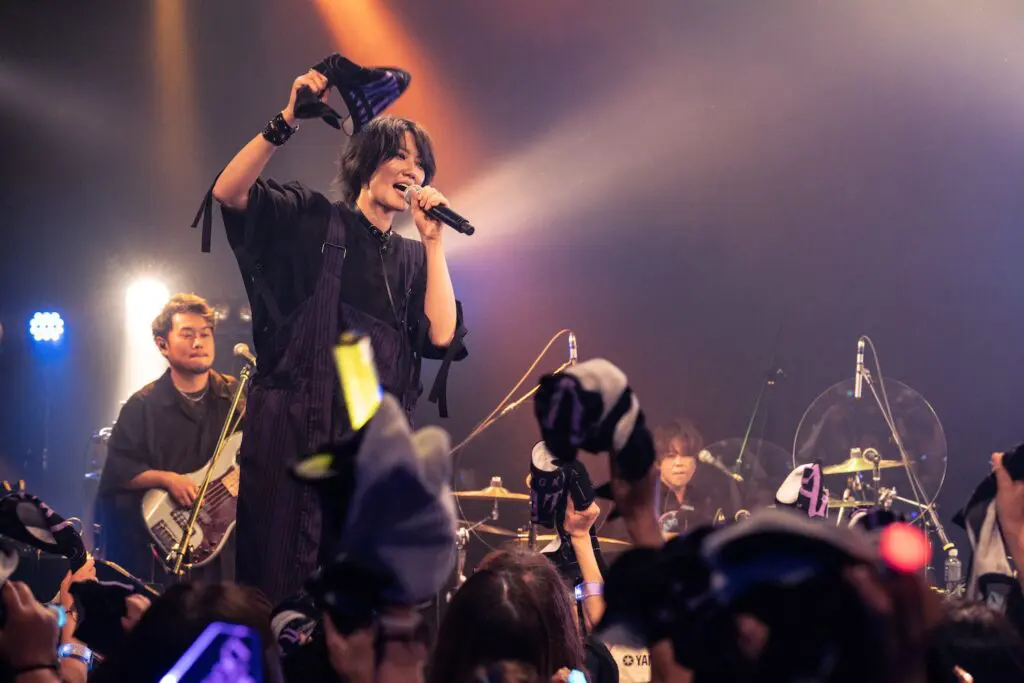 七海ひろき、初のライブハウスツアーが開幕！ バンド“AKATSUKI”として