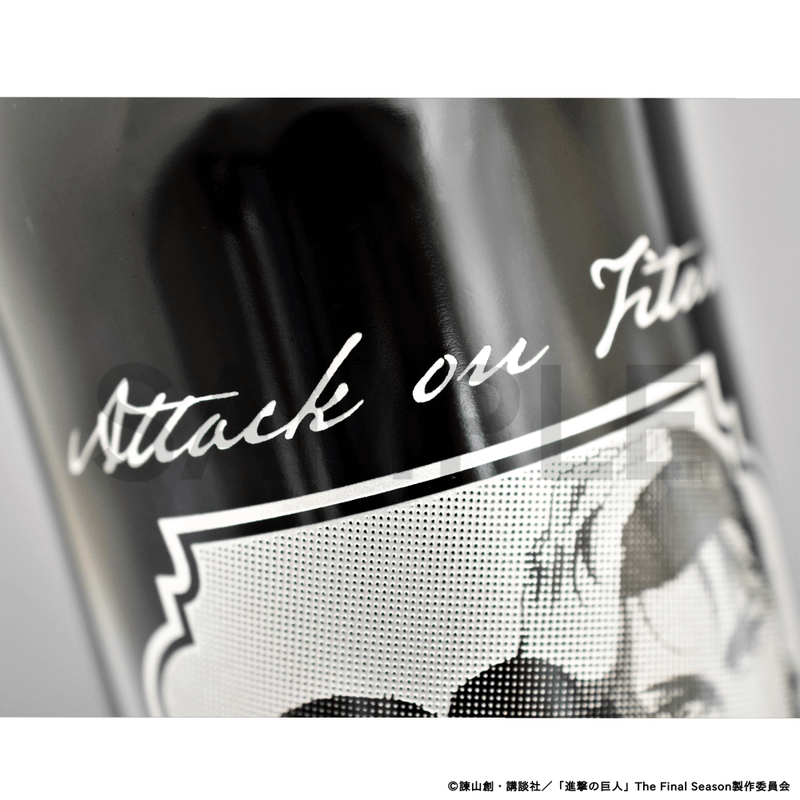 彫刻ボトル「進撃の巨人」01/エレン&リヴァイ(描き下ろしイラスト)(赤ワイン・フランス産)【お酒】